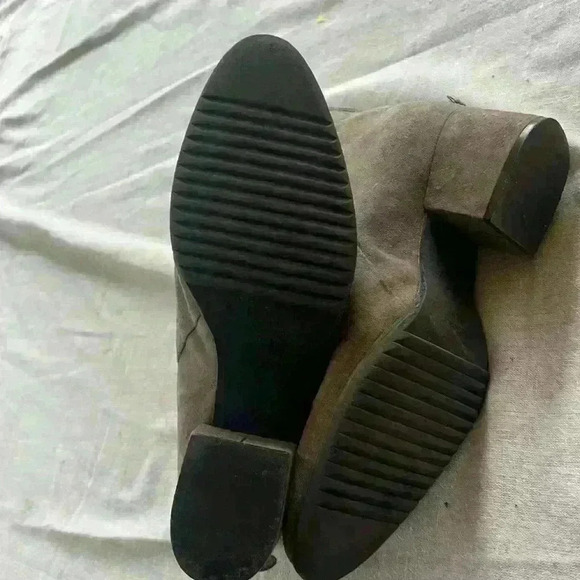 Sesto Meucci Italian ladies Booties. Gray Suede Size 10. Excellent condition. - Picture 9 of 11